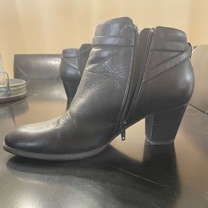 Ladies Vionic boots - size 9 - black